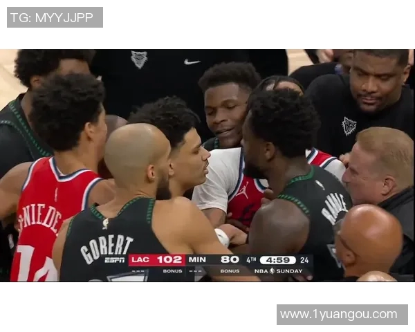 森林狼与快船激战正酣球迷期待精彩对决与精彩表现